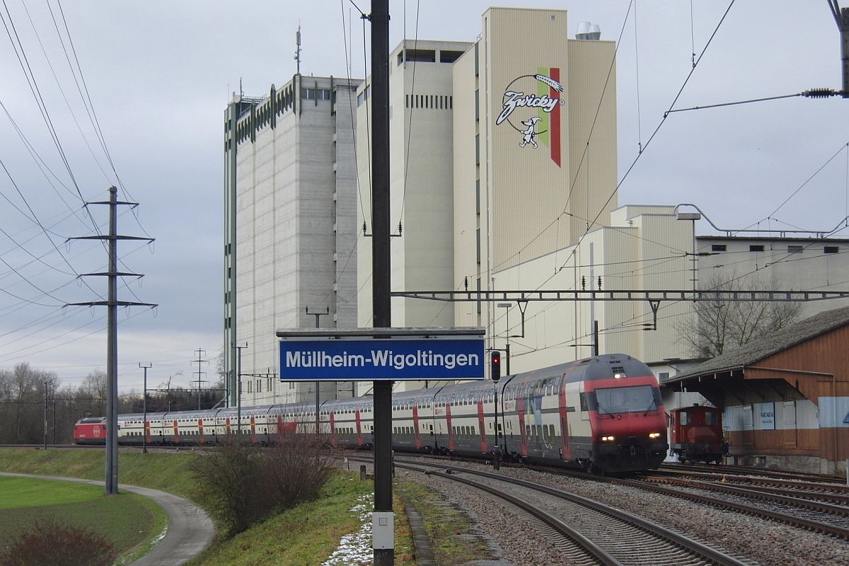 IC 821 zwischen Frauenfeld und Weinfelden kurz vor Durchfahrt der Station Mllheim-Wigoltingen am 11.12.2010