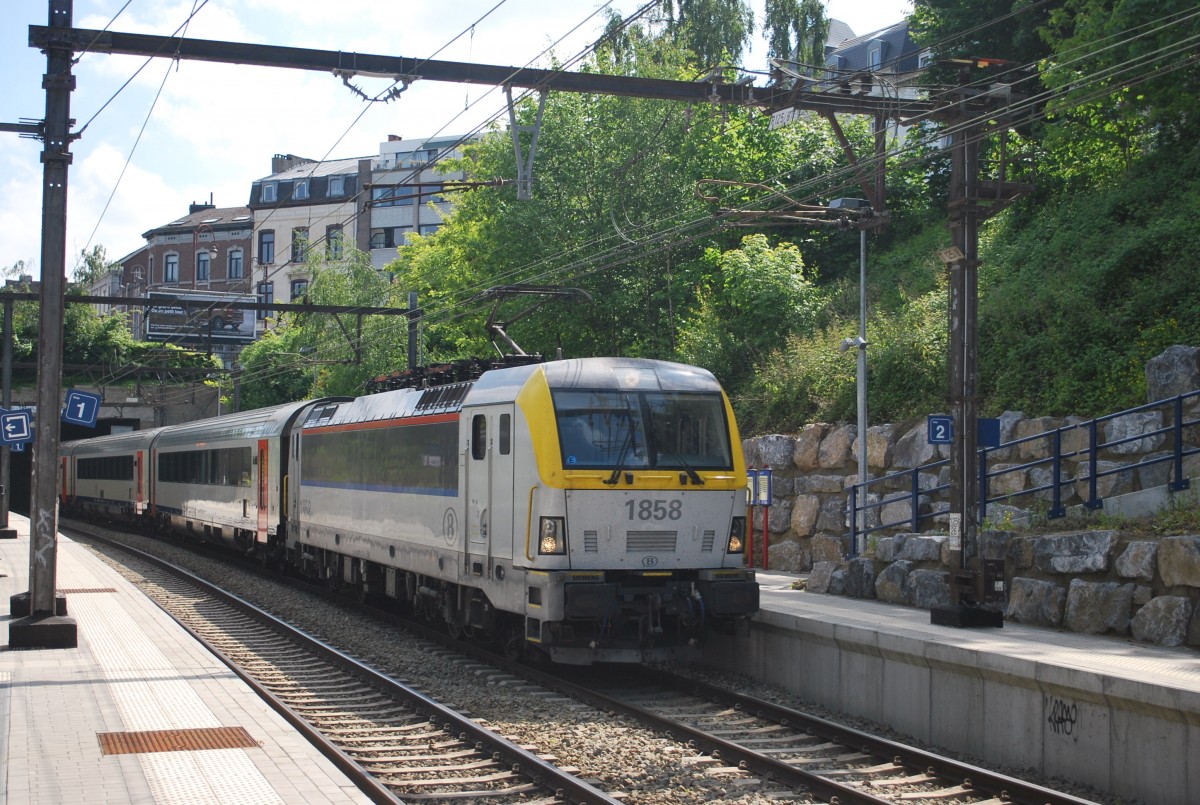 IC-A Eupen-Oostende fährt mit E-Lok 1858 rasend durch die Stadt Verviers. Bild vom 18. Mai 2014.