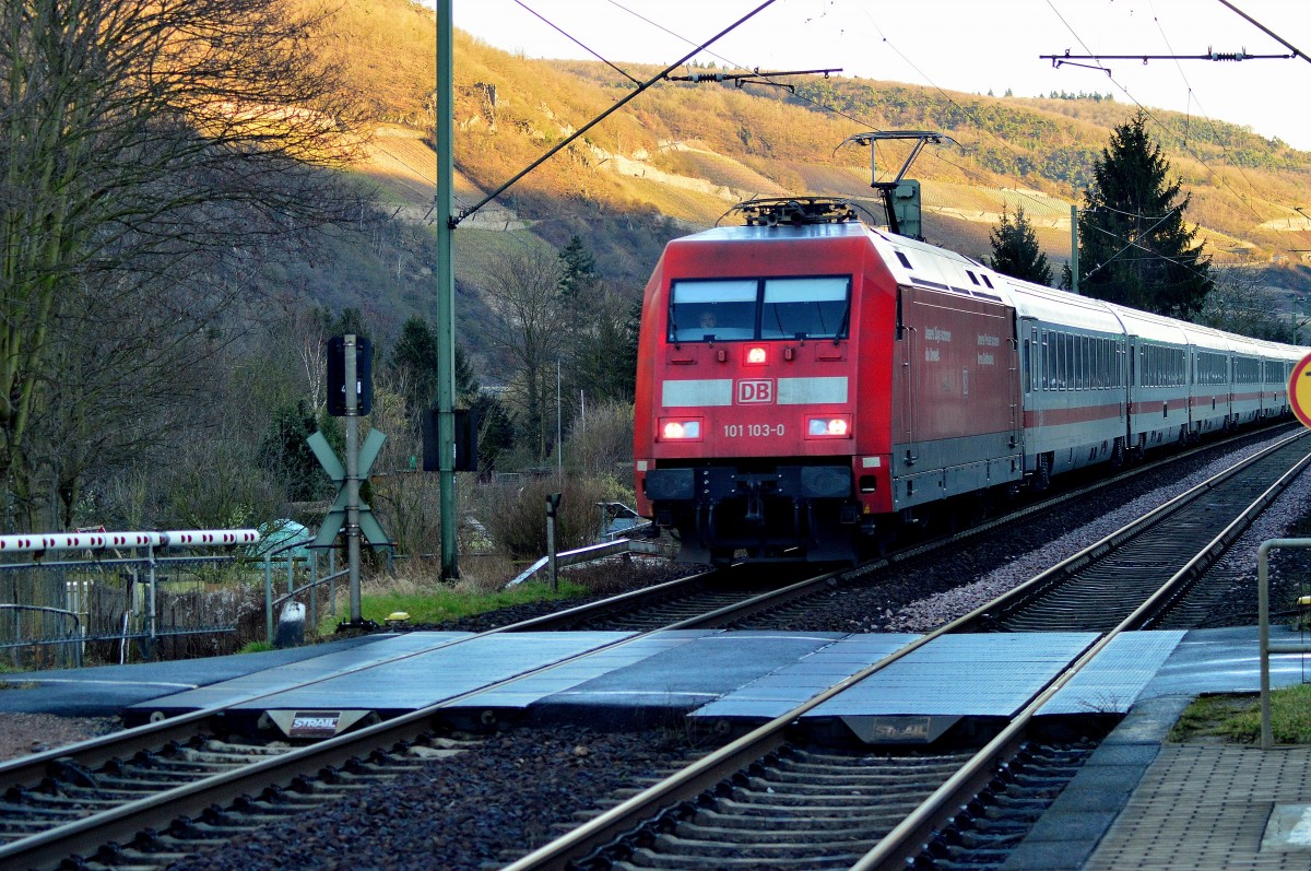 IC aus Bingen kommend, gezogen von der 101 103-0.2.3.2015