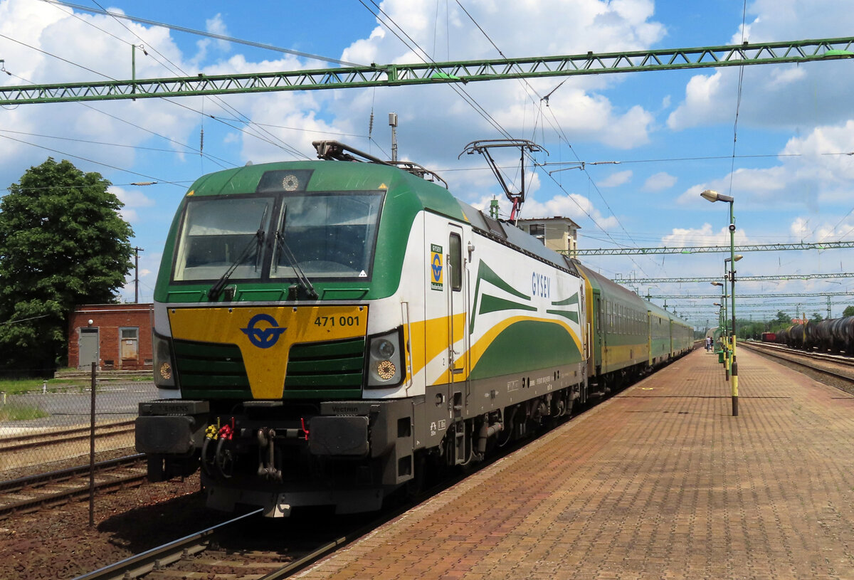 IC nach Sopron verlässt den Bahnhof Csorna. Csorna, 17.7.2023