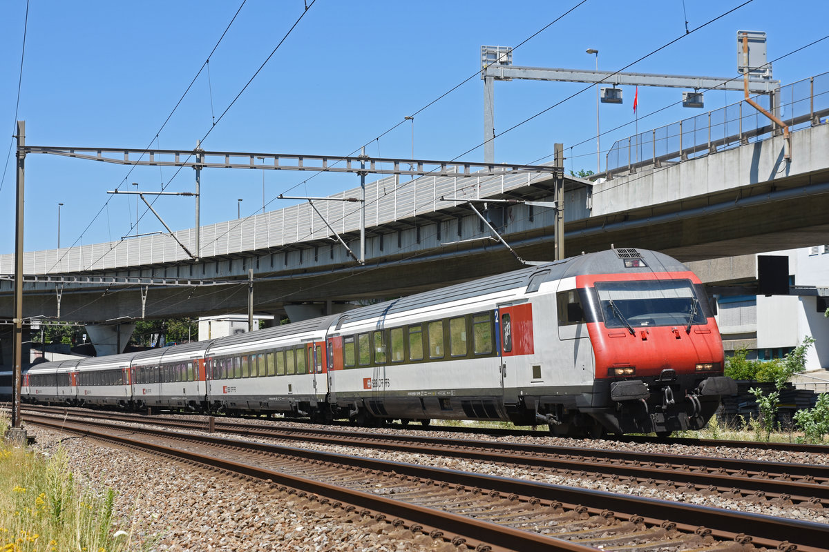 IC Steuerwagen Bt 50 85 28-94 982-1 fährt Richtung Bahnhof Muttenz. Die Aufnahme stammt vom 29.06.2019.