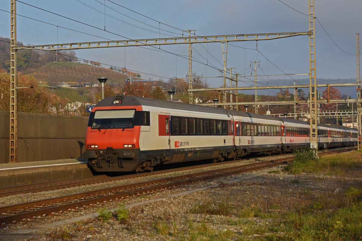 IC Steuerwagen Bt 50 85 28-94 940-9 durchfährt den Bahnhof Gelterkinden. Die Aufnahme stammt vom 11.11.2020.