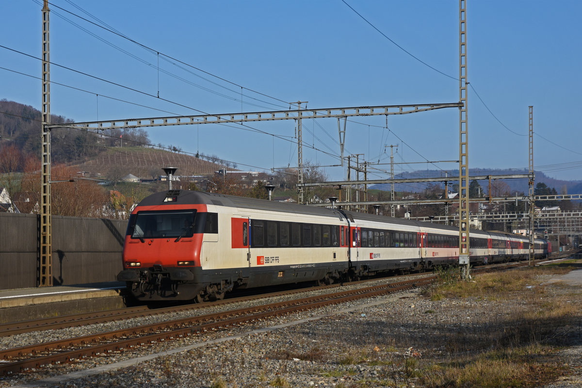 IC Steuerwagen Bt 50 85 28-94 945-8 durchfährt den Bahnhof Gelterkinden. Die Aufnahme stammt vom 11.01.2021.