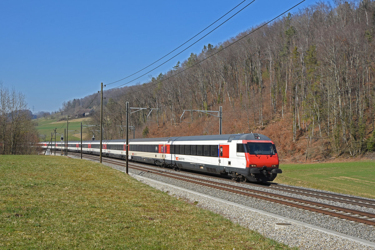 IC Steuerwagen Bt 50 85 28-94 977-1 fährt Richtung Bahnhof Tecknau. Die Aufnahme stammt vom 01.03.2021.