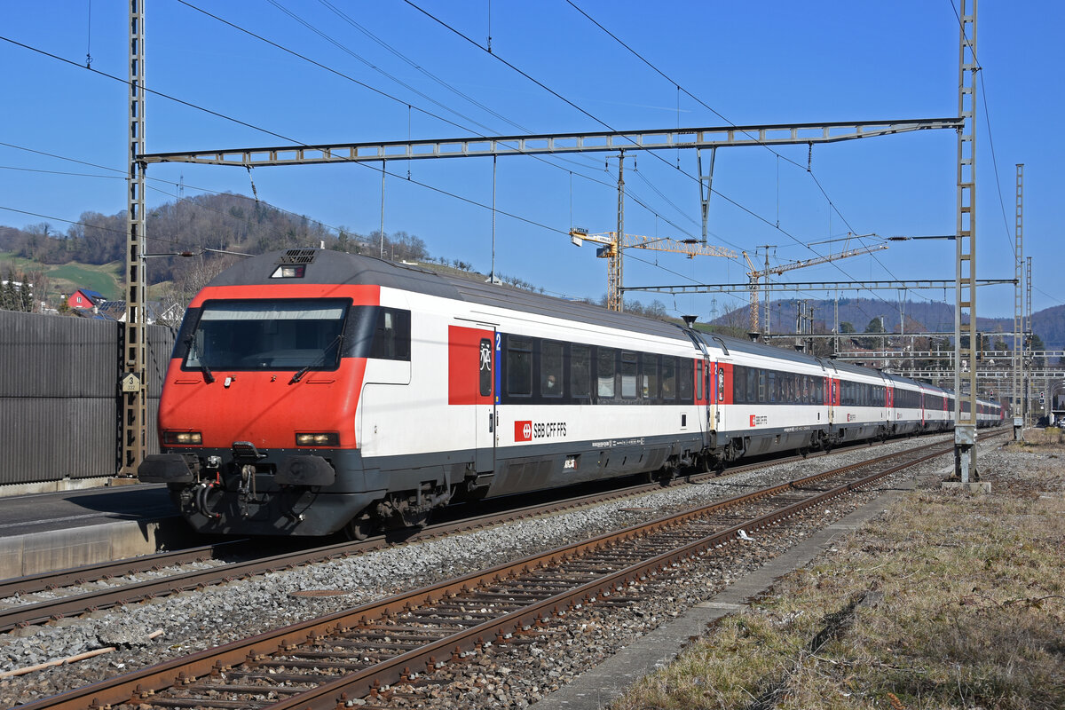 IC Steuerwagen Bt 50 85 28-94 954-0 durchfährt den Bahnhof Gelterkinden. Die Aufnahme stammt vom 04.03.2022.