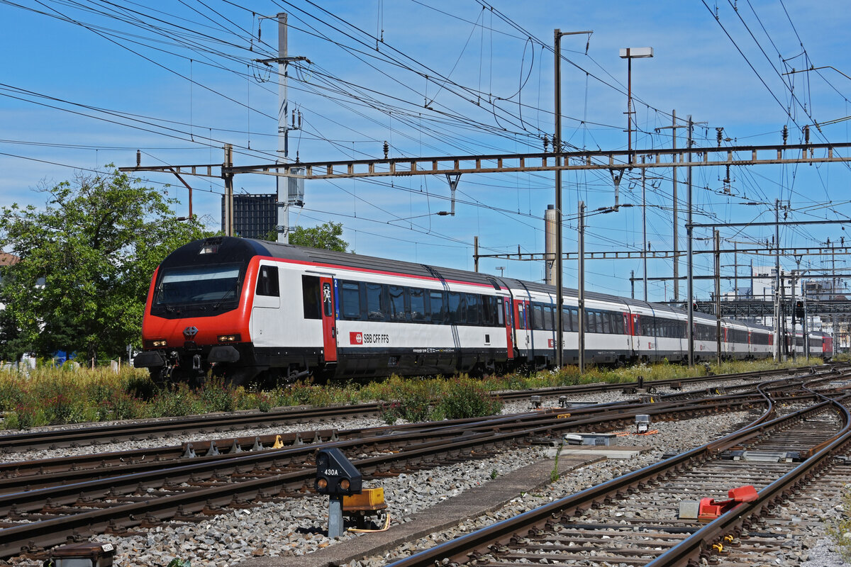 IC Steuerwagen Bt 50 85 28-94 936-7 durchfährt den Bahnhof Pratteln. Die Aufnahme stammt vom 13.07.2022.