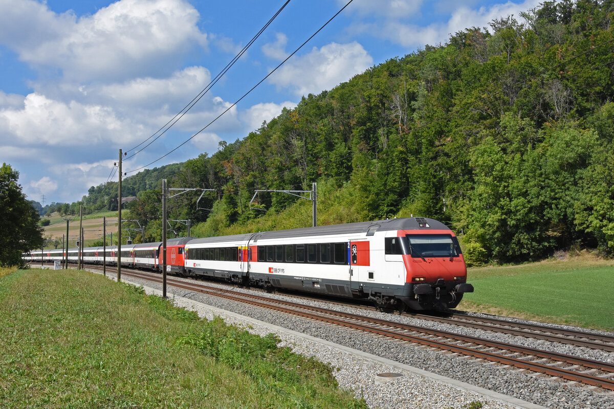 IC Steuerwagen Bt 50 85 28-94 955-7 fährt am 28.08.2022 Richtung Bahnhof Tecknau.