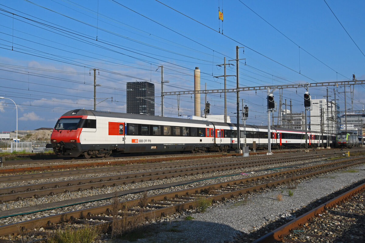 IC Steuerwagen Bt 50 85 28-94 979-7 durchfährt am 07.12.2022 den Bahnhof Pratteln.