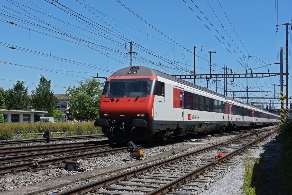 IC Steuerwagen Bt 50 85 28-94 952-4 durchfährt am 11.06.2022 den Bahnhof Pratteln.