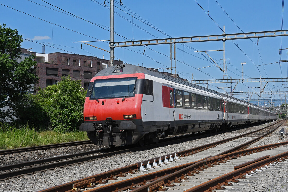 IC Steuerwagen Bt 50 85 28-94 981-3 verlässt am 31.05.2023 den Bahnhof Rheinfelden.