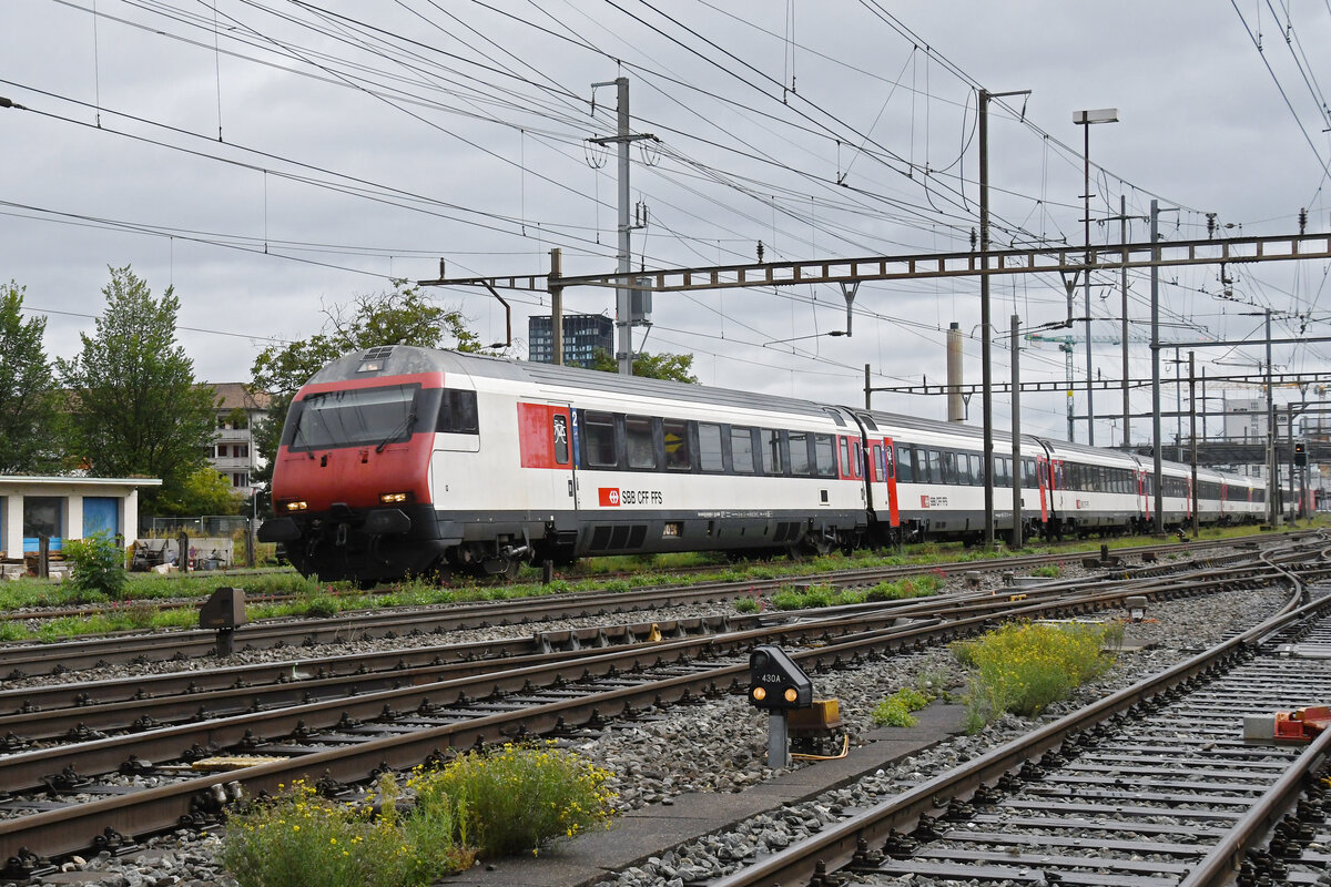 IC Steuerwagen Bt 50 85 28-94 968-0 durchfährt am 09.09.2024 den Bahnhof Pratteln.