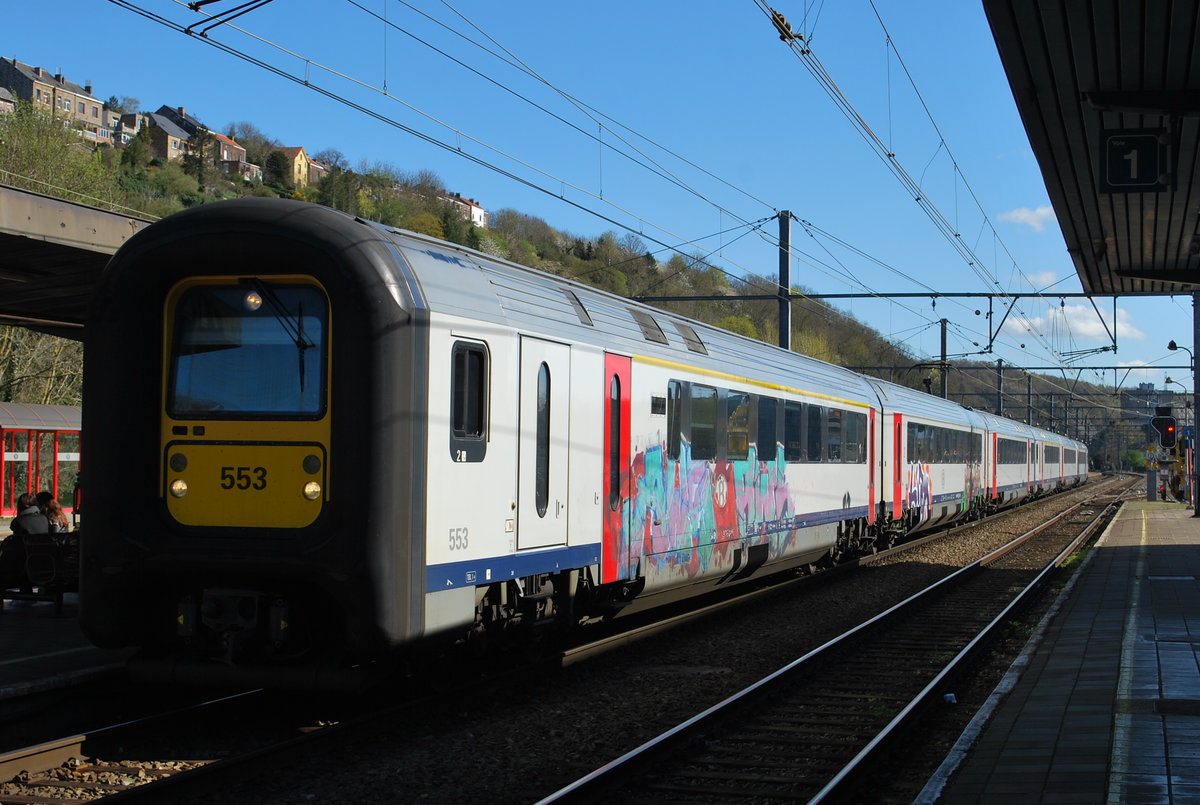 IC-Zug Liers-Mouscron im Bhf Huy am 12. April 2016.