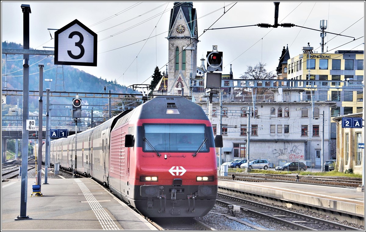 IC1 30713 mit einer Re 460in St.Gallen. (13.11.2019)