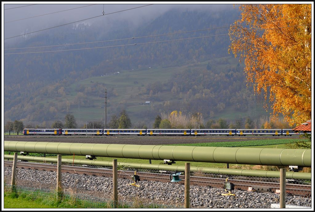 IC10765 nach Chur bei Igis verkehrt mit einem Dispopendel mit zwei RBe 540. (15.11.2013)