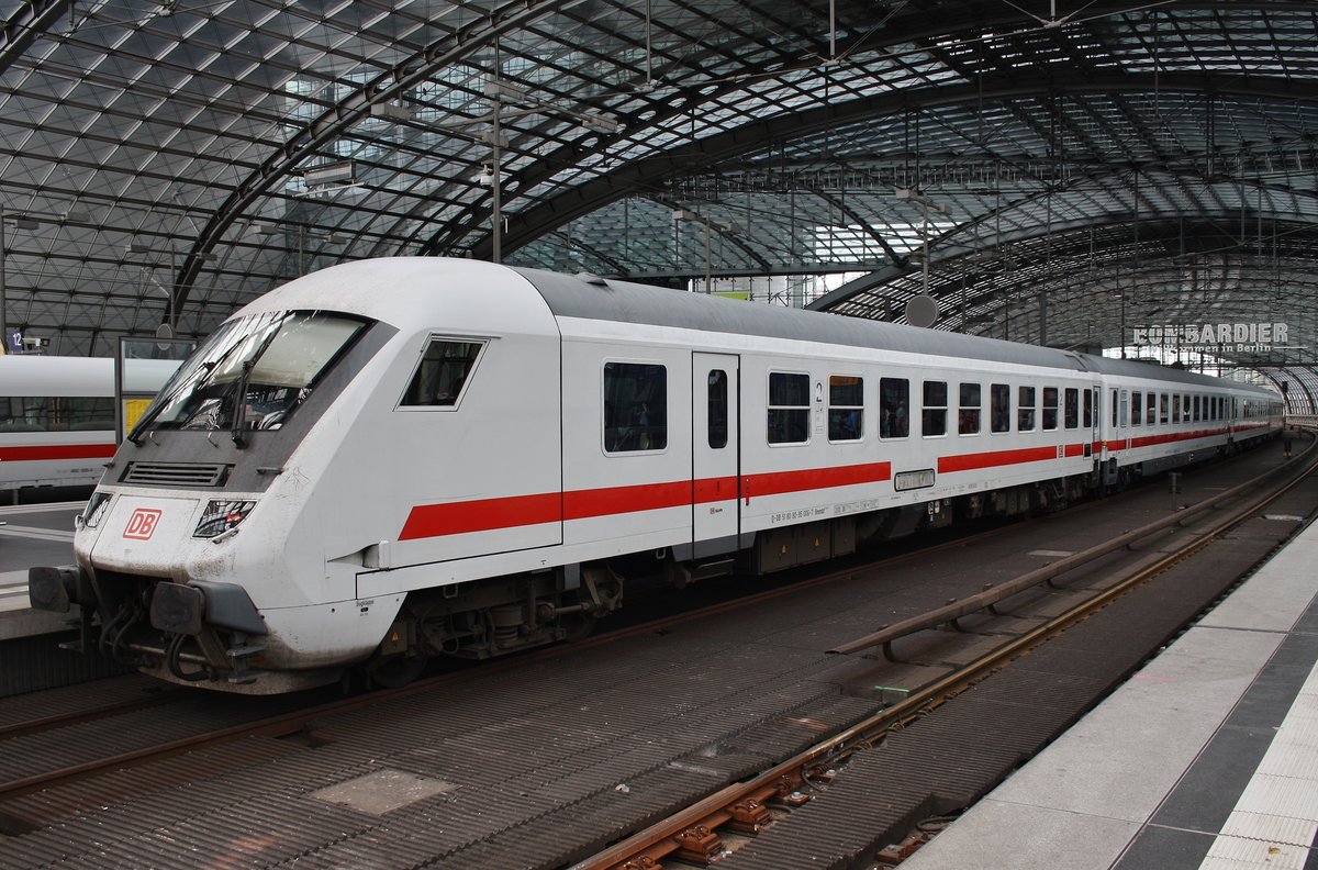 IC1915 von Berlin Ostbahnhof nach Tübingen Hauptbahnhof steht am 31.7.2016 im Berliner Hauptbahnhof. Zuglok war die Hamburger 101 138-6.