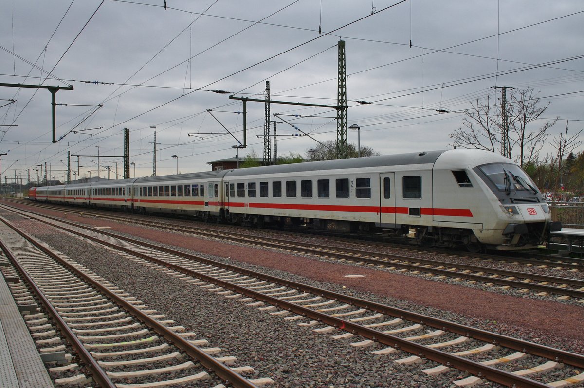 IC1933 von Oldenburg(Oldb) nach Leipzig Hauptbahnhof steht am 7.4.2017 im Magdeburger Hauptbahnhof. Schublok war 101 034-7.