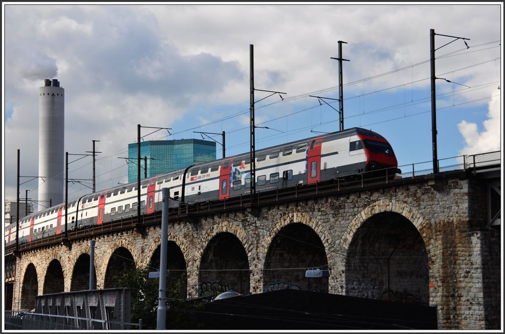 IC2000 auf dem Wipkingerviadukt. (24.09.2015)