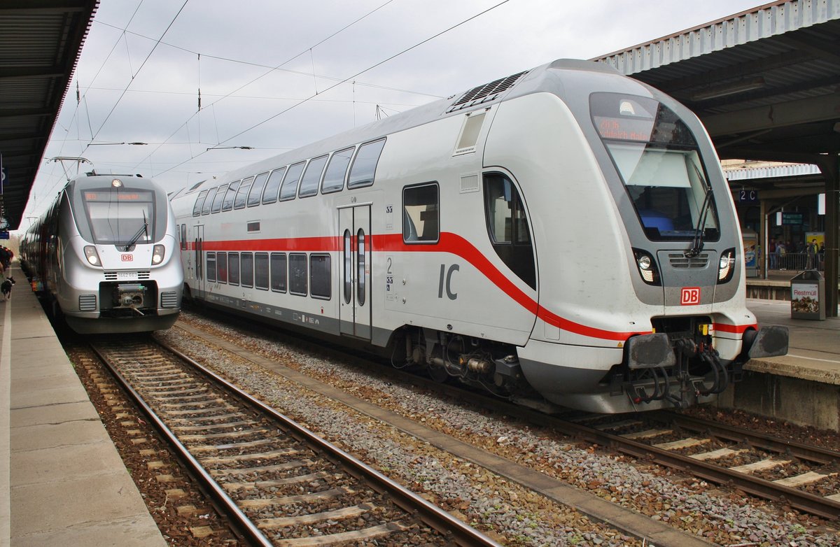 IC2036 von Leipzig Hauptbahnhof nach Norddeich Mole trifft am 7.4.2017 im Magdeburger Hauptbahnhof auf 1442 663-9 und 1442 165-5 als RE13 (RE16111) nach Leipzig Hauptbahnhof.