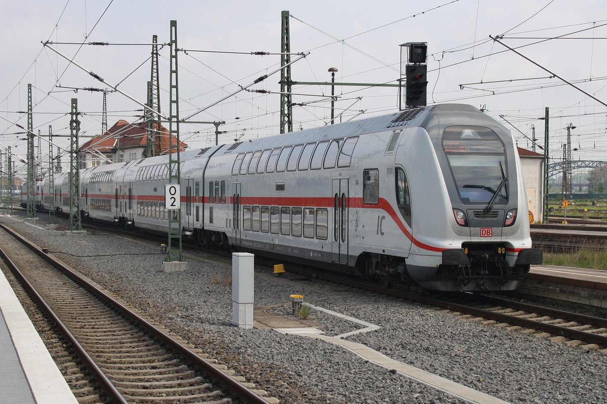IC2038 nach Emden Hauptbahnhof fährt am 13.5.2017 aus dem Leipziger Hauptbahnhof aus. Zuglok war 146 560-8.