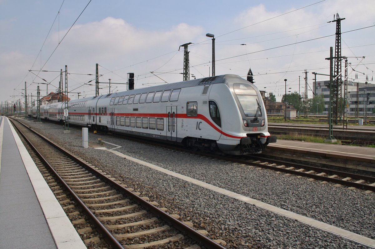 IC2038 nach Emden Hauptbahnhof macht sich am 13.5.2017 im Leipziger Hauptbahnhof auf den Weg. Zuglok war 146 560-8.