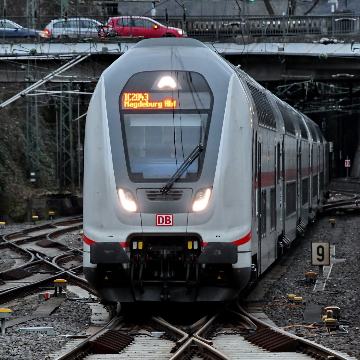 IC2043 nach Magdeburg Hbf habe ich im Februar 2021 bei der Ankunft am Hauptbahnhof Wuppertal abgelichtet. 