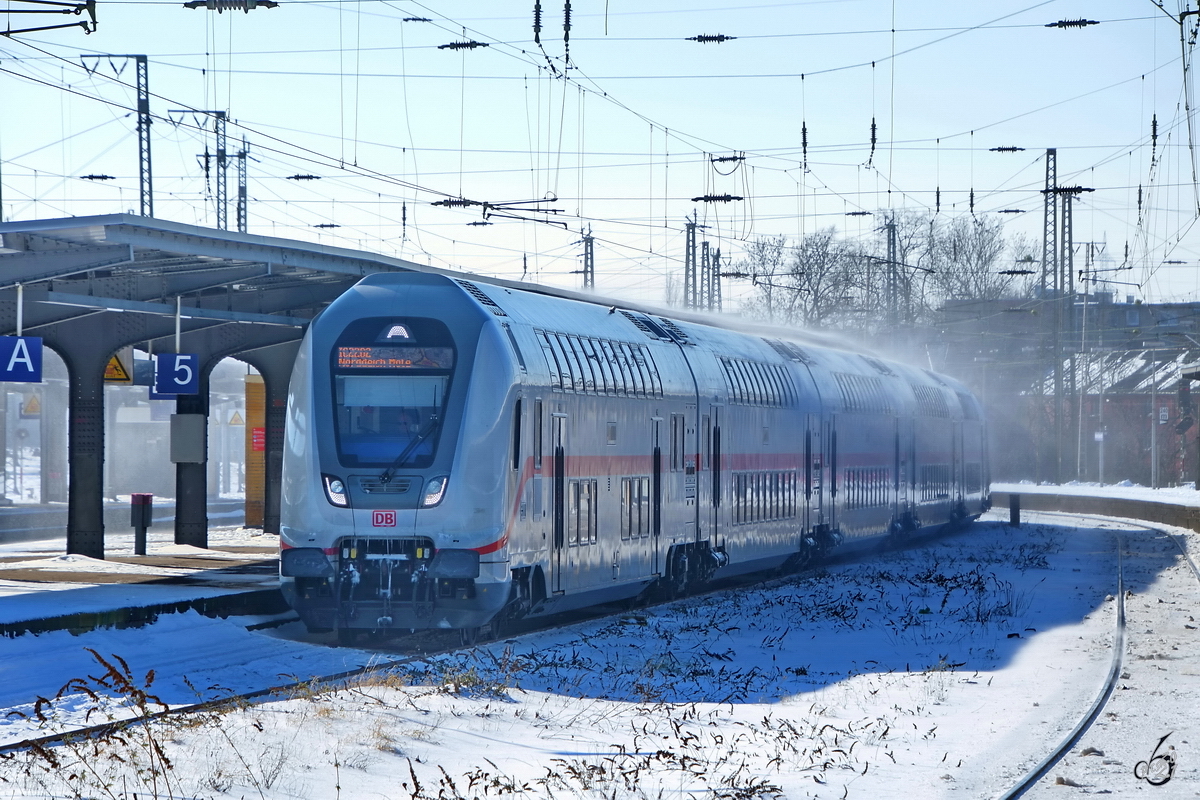 IC2202 nach Norddeich Mole (Zugeinheit 2862 mit 146 570-7)bei der Abfahrt vom Hauptbahnhof Wanne-Eickel. (Februar 2021)
