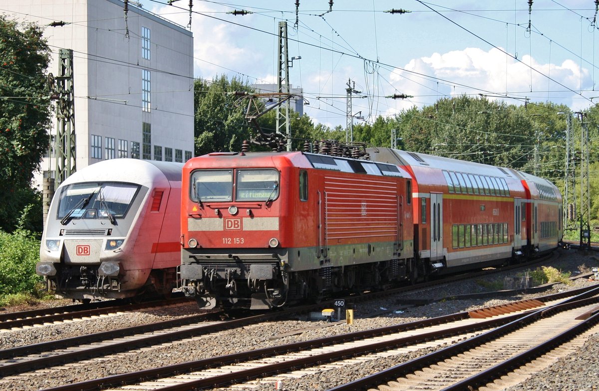 IC2229 von Kiel Hauptbahnhof nach Frankfurt(Main) Hauptbahnhof trifft am 2.9.2017 im Hamburger Hauptbahnhof auf 112 153 mit dem RE7 (RE21068) nach Flensburg. 