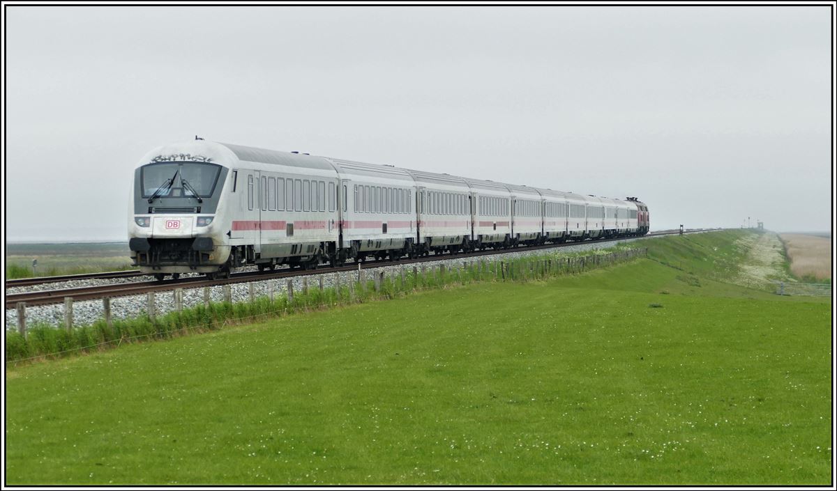 IC2314  Deichgraf  nach Westerland/Sylt mit 218 397-8 und 218 344-0 auf dem Hindenburgdamm. (21.05.2019)