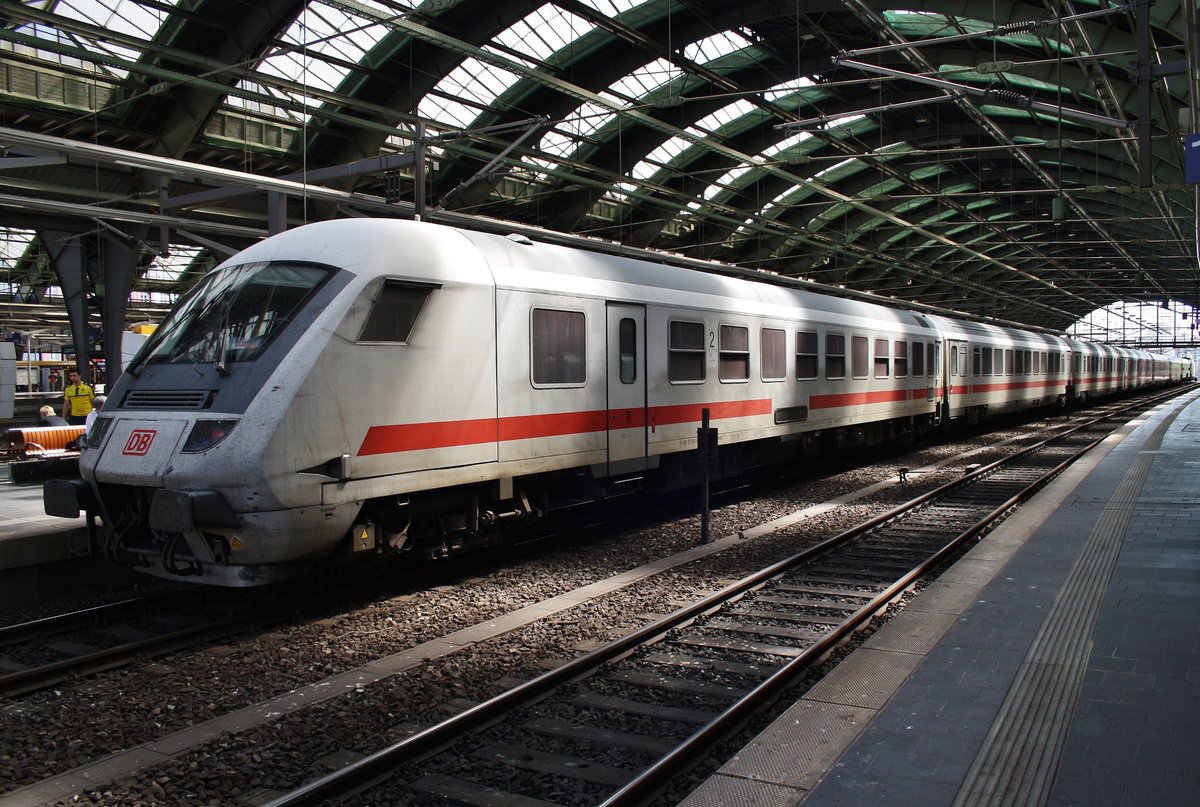 IC2343 von Münster(Westf) Hauptbahnhof hat am 28.5.2017 den Berliner Ostbahnhof erreicht. Zuglok war 120 152-4. 