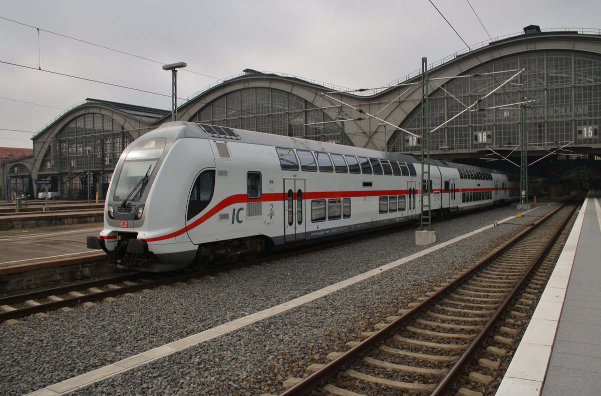 IC2430 nach Emden Hauptbahnhof verlässt am 13.5.2017 den Leipziger Hauptbahnhof. Schublok war 146 559-0.