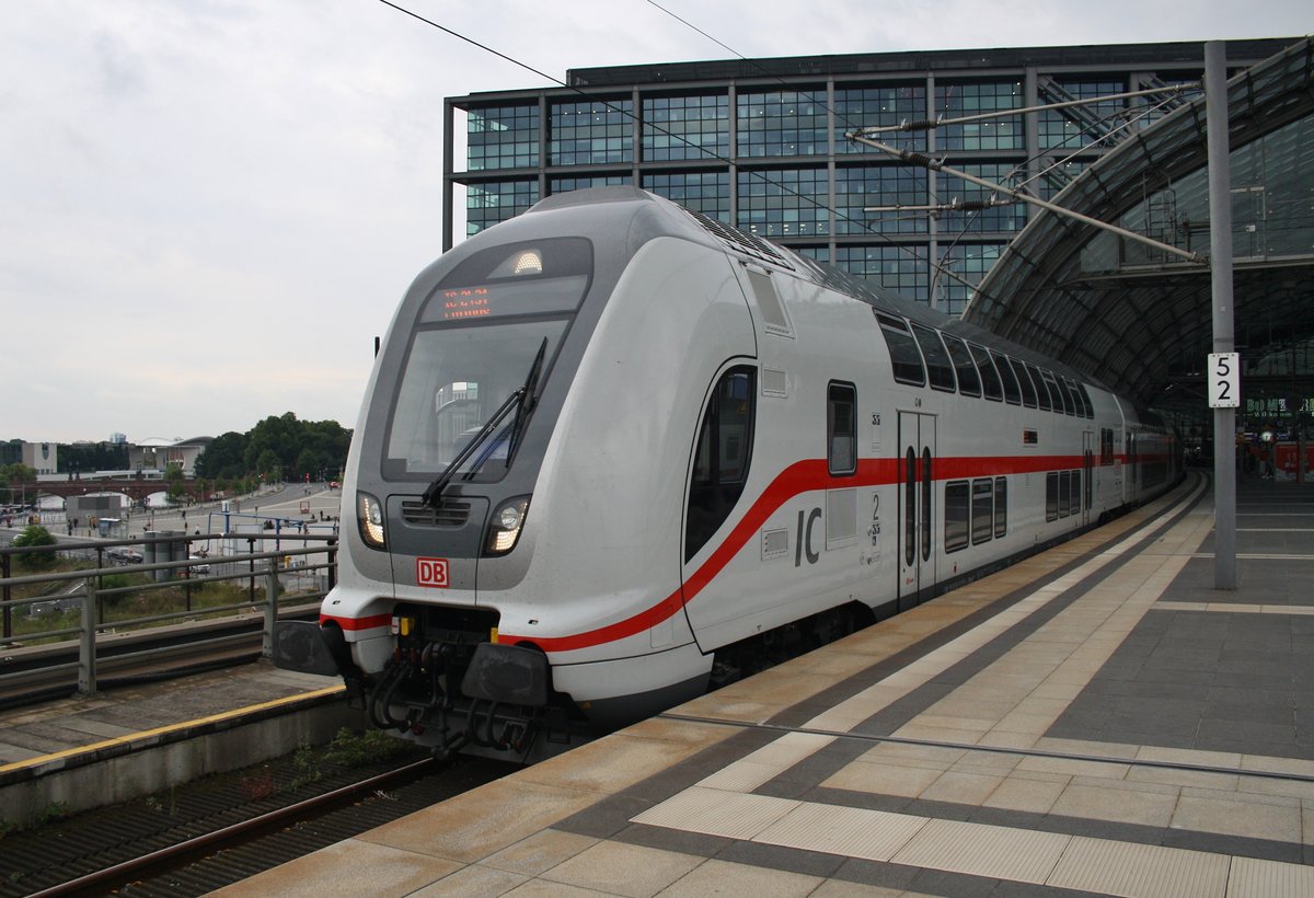 IC2431  Borkum  von Emden Außenhafen nach Cottbus verlässt am 2.8.2016 geschoben von 146 575-6 den Berliner Hauptbahnhof.