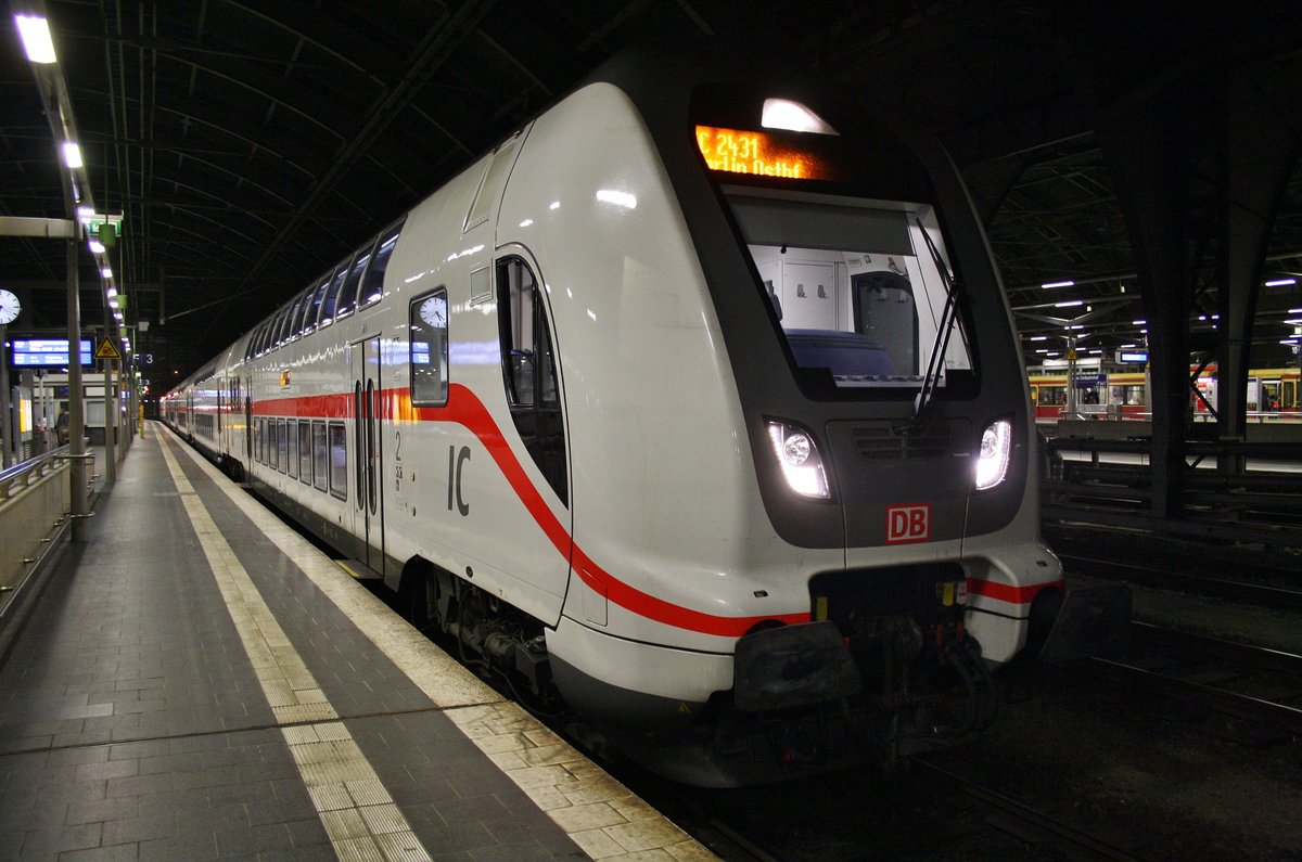 IC2431  Borkum  hat am Abend des 17.12.2016 aus Emden Hauptbahnhof den Berliner Ostbahnhof erreicht.