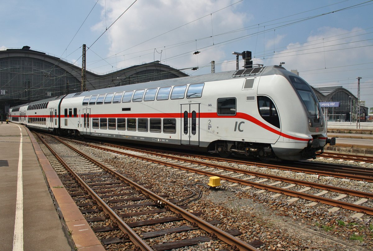 IC2440 von Dresden Hauptbahnhof nach Köln Hauptbahnhof macht sich am 13.5.2017 im Leipziger Hauptbahnhof auf den Weg. Schublok war 146 572-3.