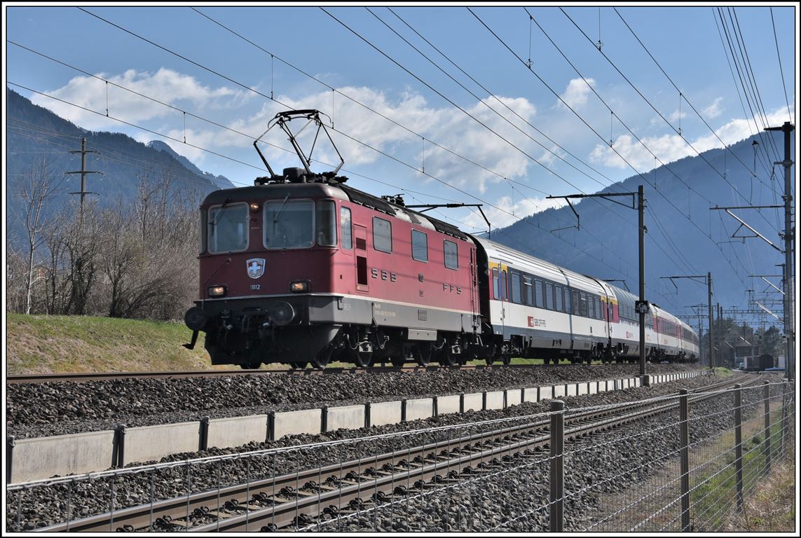 IC3 928 mit Re 4/4 II 11112 bei Haldenstein. (24.03.2020)