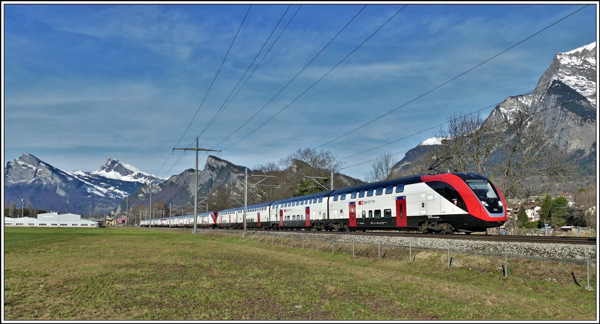 IC569 mit Twindexx RABe502/IR100+RABDe502/IC200 bei Maienfeld mit Gonzen 1829m, Gauschla 2310m und Regitzer Spitz 1135m. (31.12.2019)