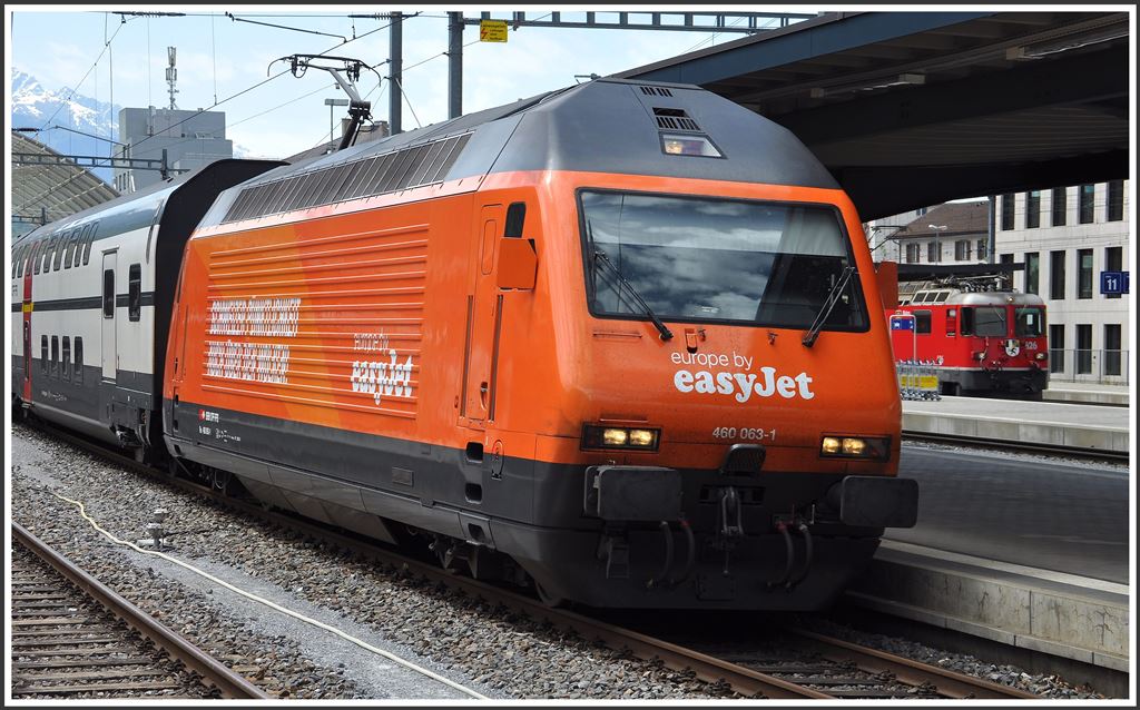 IC572 mit 460 063-1 und RE1245 mit Ge 474 II 626  Malans  in Chur. (13.05.2015)