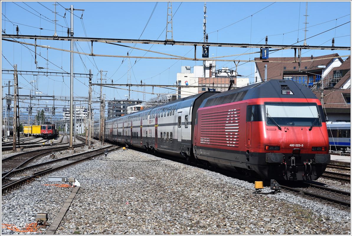 IC819 mit Re 460 023-5 nach Romanshorn verlässt Thun- (22.04.2017)
