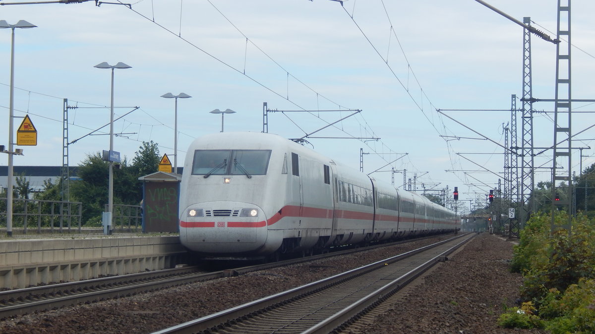 ICE 1 (401) durchfuhr am 16.07.16 Groß Gerau-Dornberg mit einer Stromabnehmer-Störung.