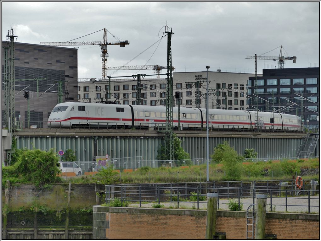 ICE 1 auf der Rampe zur Oberhafenbrücke in Hamburg. (25.05.2019)