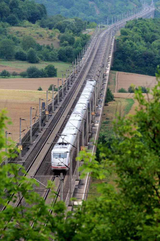 ICE 1 hat am 29.07.2013 des Espenloh-Tunnel (2235m) verlassen und fhrt Richtung Norden.