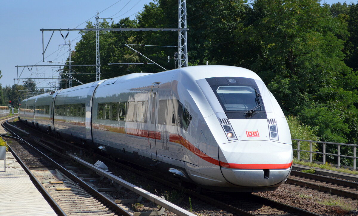 ICE 1042 aus dem Ostseebad Binz nach Berlin mit DB Fernverkehr AG ICE 4  Tz 9207  Richtung Bf. Berlin Gesundbrunnen am 13.08.21 Berlin Buch.