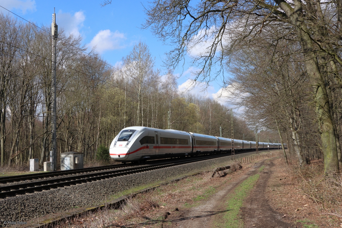 ICE 109 in Richtung Karlsruhe Hbf in Marl-Sinsen, 18. März 2023