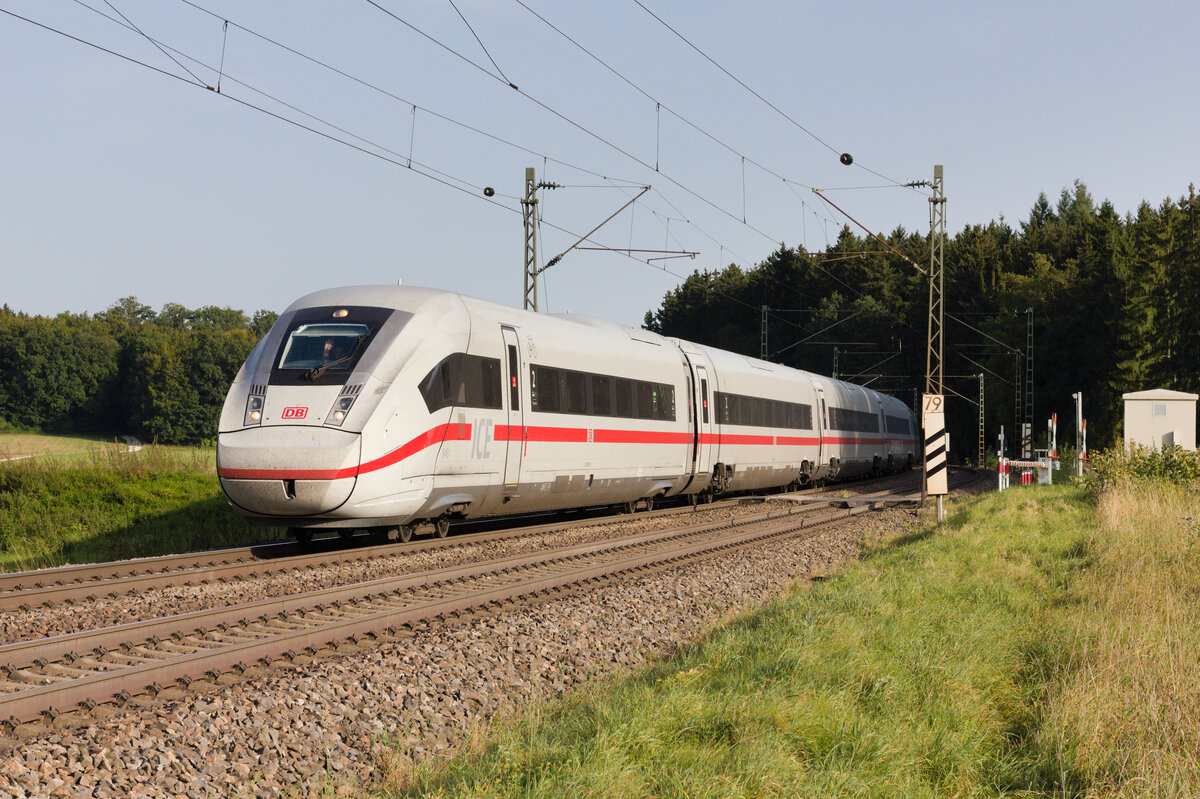 ICE 1124 München-Münster am 25.09.2021 zwischen Beimer- und Westerstetten an der Blockstelle Gurgelhau. Grüße gehen auch an den TF.