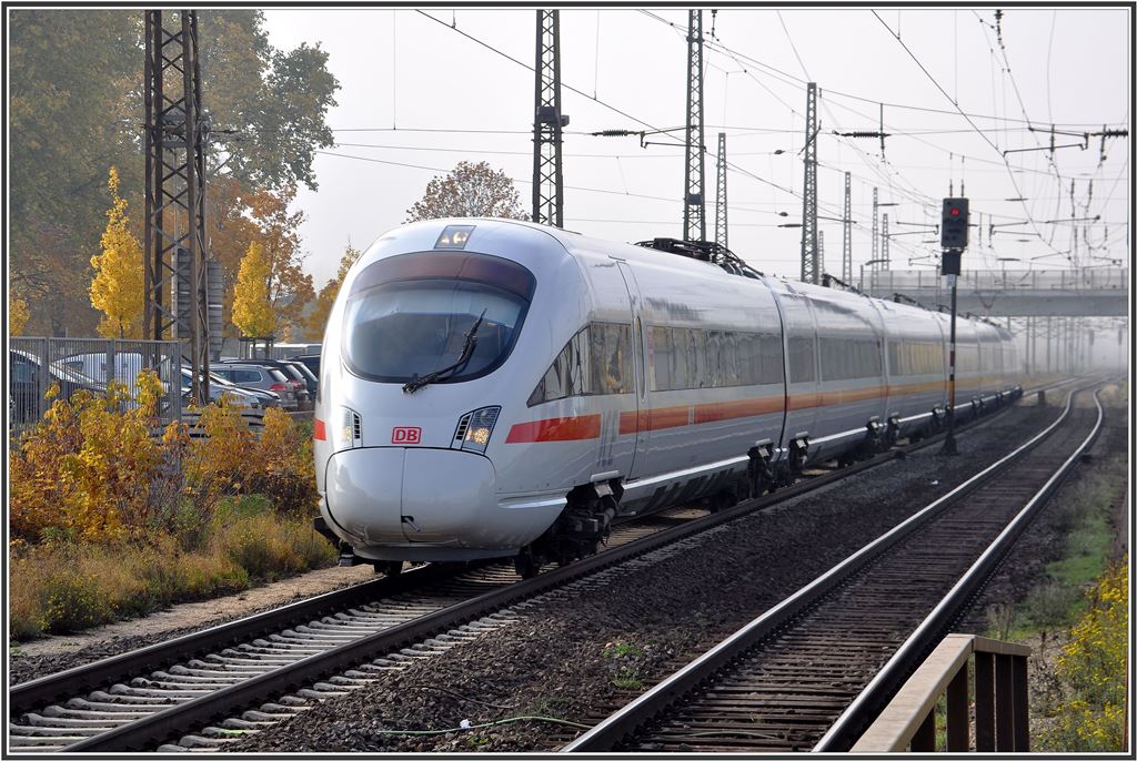 ICE 1512 nach Hamburg erreicht Naumburg(Saale)Hbf. (27.10.2015)