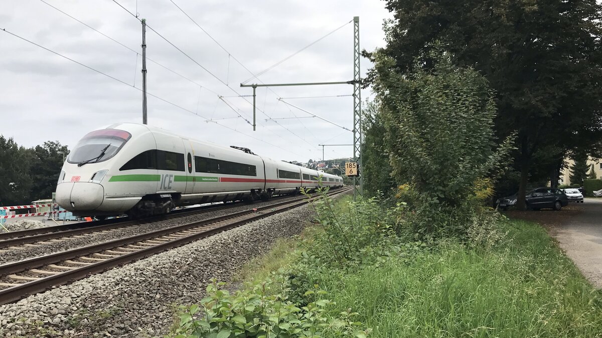 ICE 1579 nach Karlsruhe an der Film- und Fotostelle Bad Vilbel Süd. 20.09.2021 | 14:55 Uhr