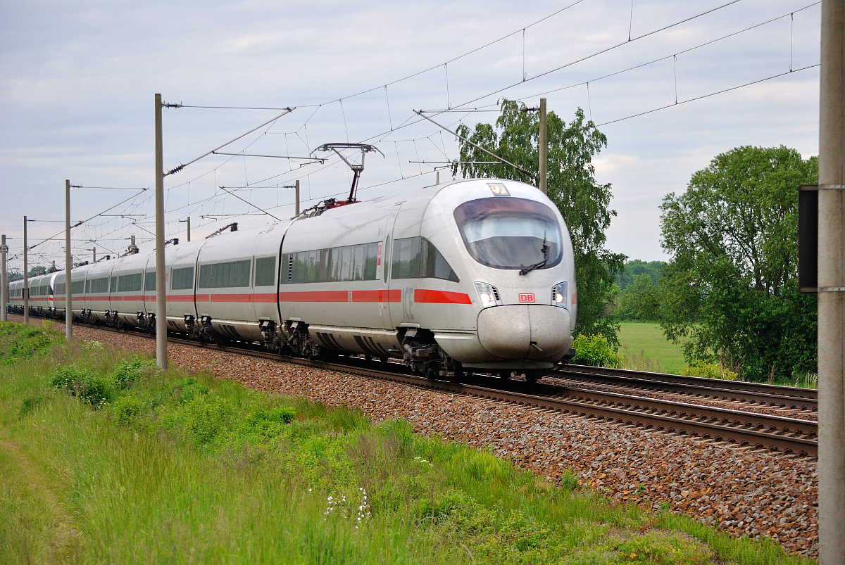 ICE 1716 von Eisenach über Leipzig HBF nach Berlin-Gesundbrunnen, bei Zschortau. 21.05.2016