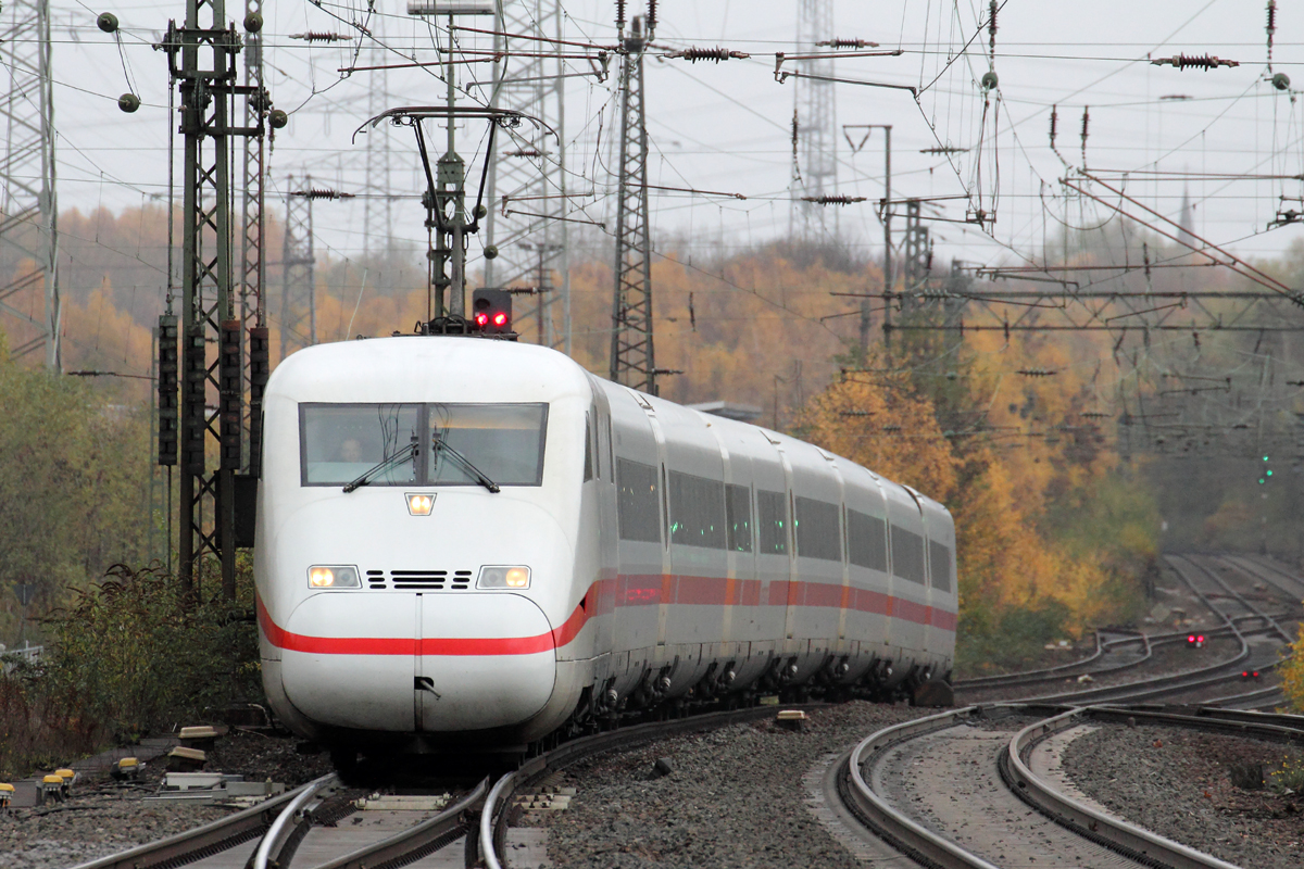 ICE 2 bei der Einfahrt in Gelsenkirchen 24.11.2013