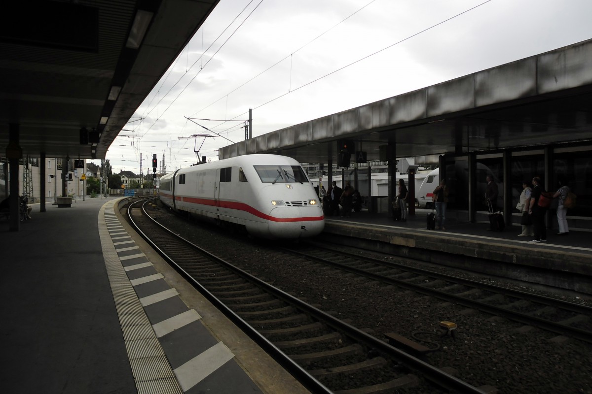 ICE 2 bei der Einfahrt in Hannover, am 18.08.2013.