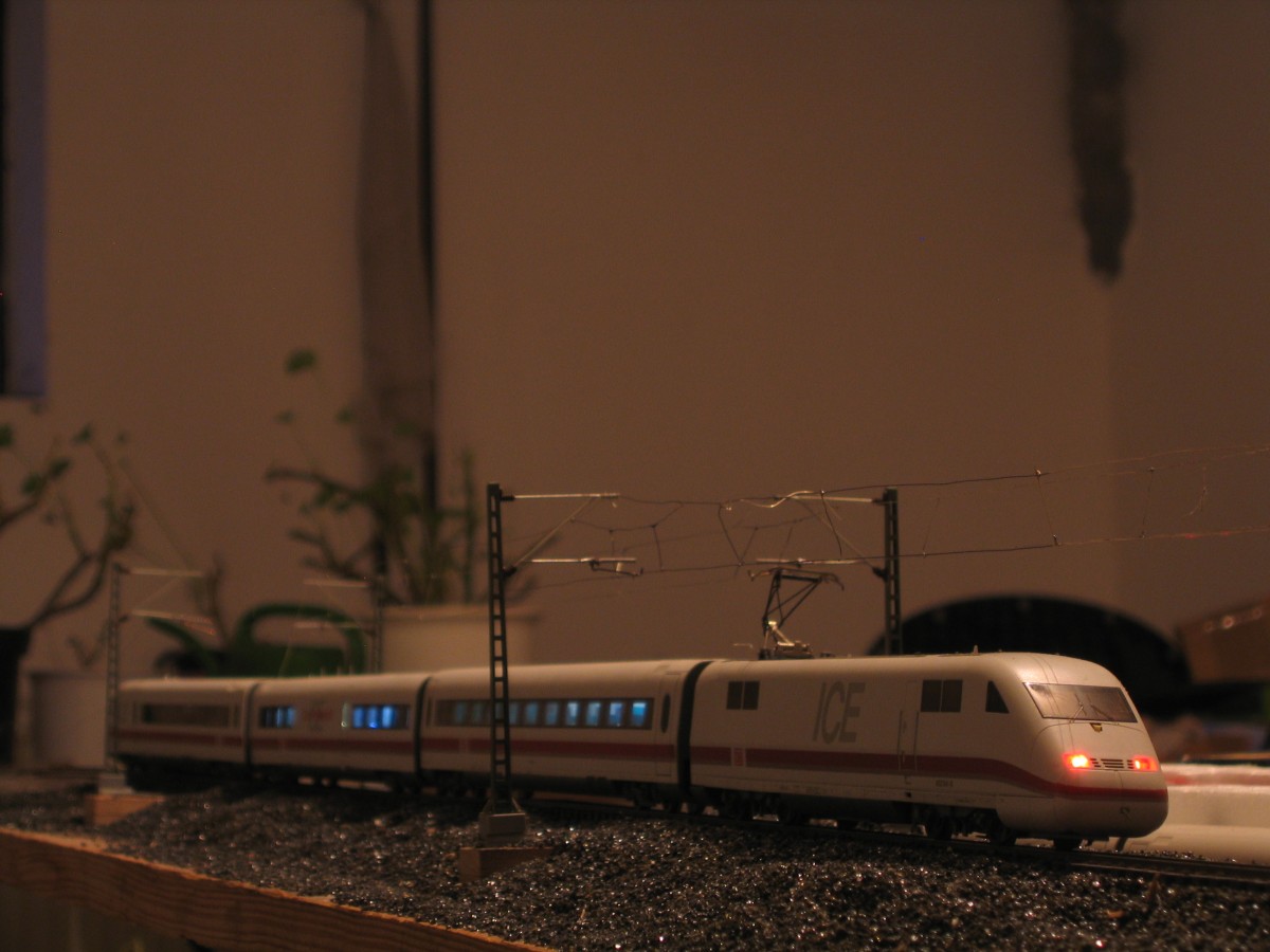 ICE 2 Fleischmann vierteilig mit Led Innenbeleuchtung. 