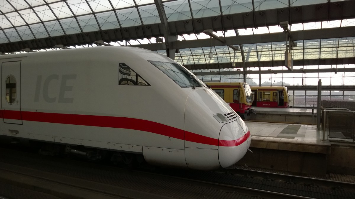 ICE 2 Triebkopf mit 2x BR 481 S-Bahnen Berlin-Spandau